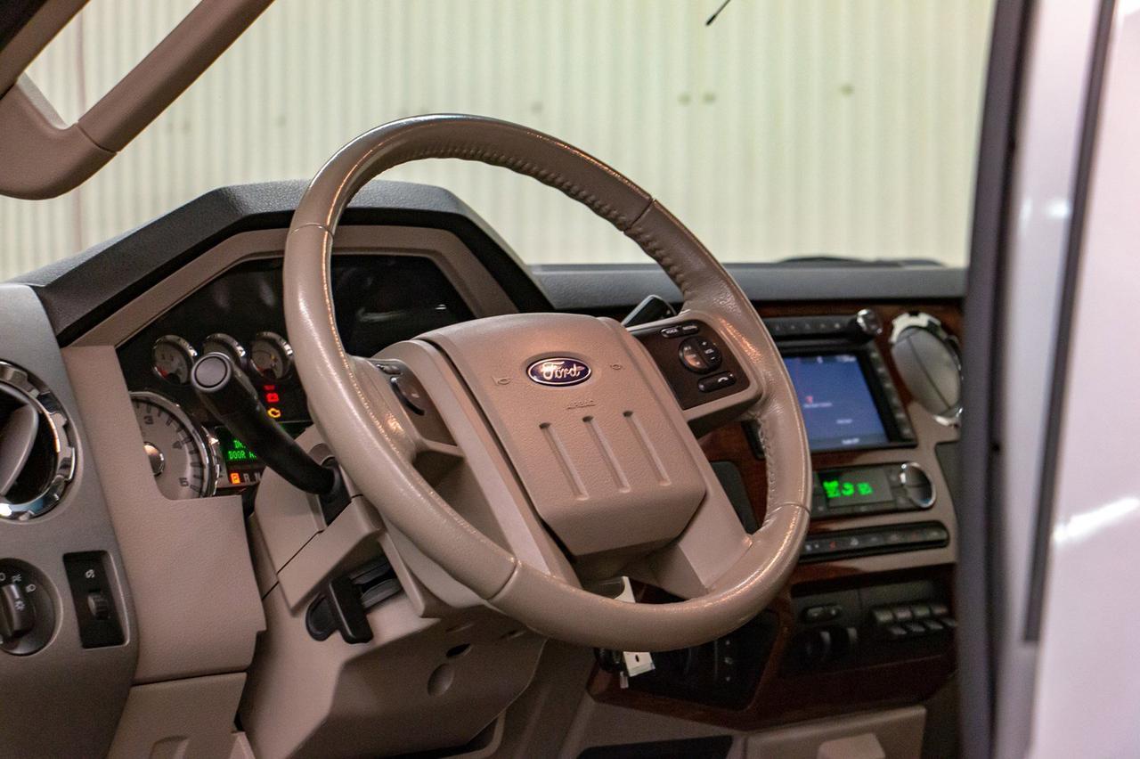 2010 Ford F-350 4x4 Crew Cab Cabela&apos;s Diesel Leather Roof Nav Red Deer AB