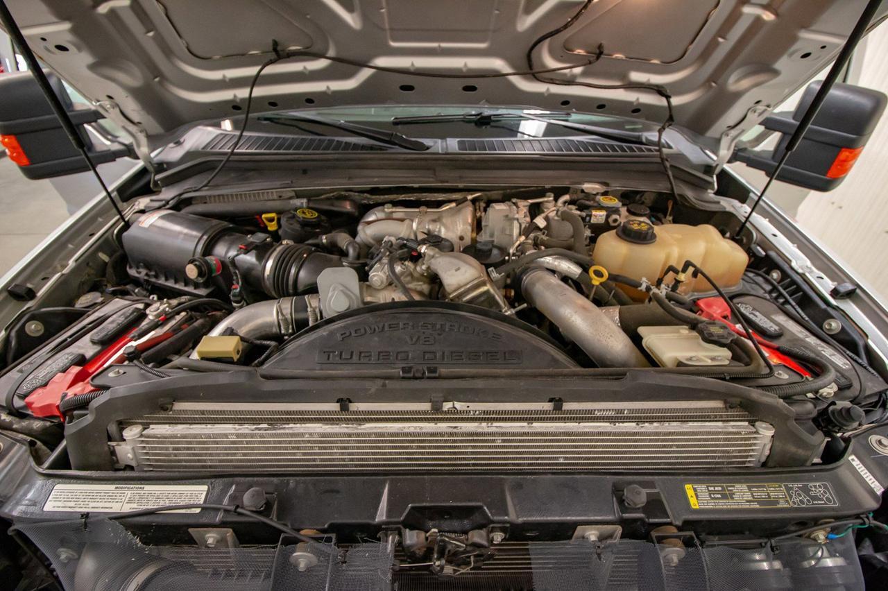 2010 Ford F-350 4x4 Crew Cab Cabela&apos;s Diesel Leather Roof Nav Red Deer AB