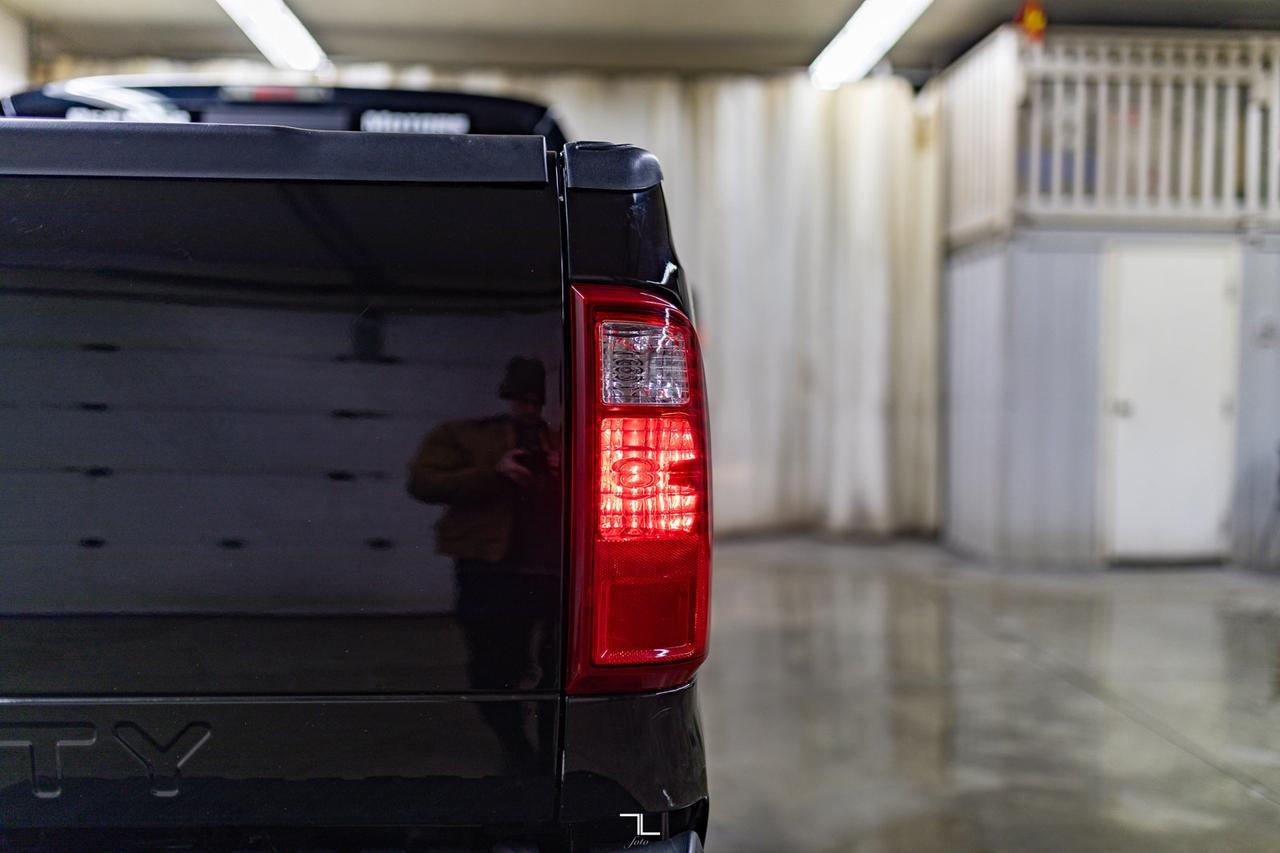 2010 Ford F-350 4x4 Crew Cab Lariat FX4 Leather Nav BCam Red Deer AB
