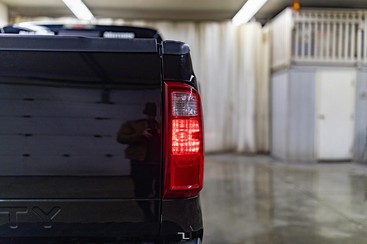 2010 Ford F-350 4x4 Crew Cab Lariat FX4 Leather Nav BCam Red Deer AB