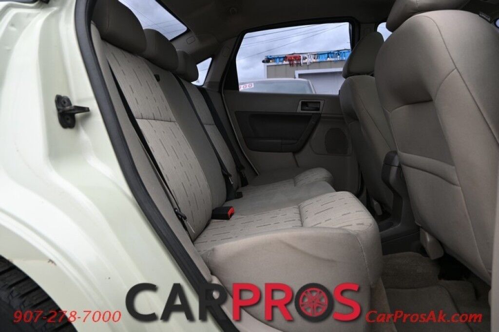 2010 Ford Focus SE - 2.0L - Automatic - Power Windows & Door Locks - Keyless Entry - Premium Sound System - Power Moonroof - Fog Lights Anchorage AK