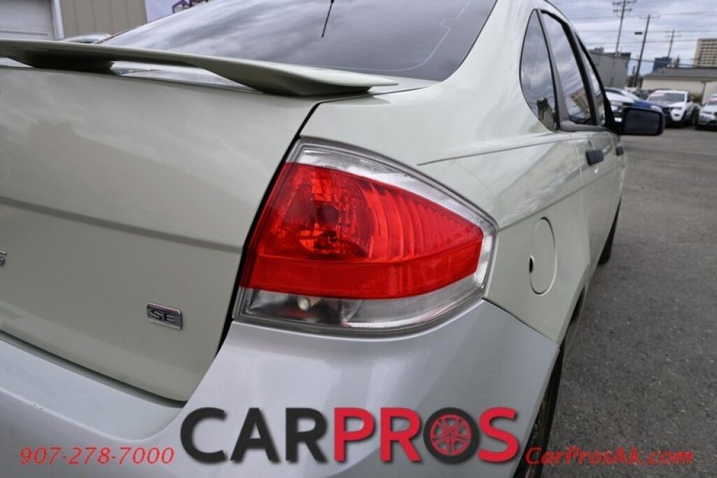 2010 Ford Focus SE - 2.0L - Automatic - Power Windows & Door Locks - Keyless Entry - Premium Sound System - Power Moonroof - Fog Lights Anchorage AK