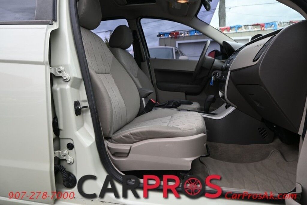 2010 Ford Focus SE - 2.0L - Automatic - Power Windows & Door Locks - Keyless Entry - Premium Sound System - Power Moonroof - Fog Lights Anchorage AK