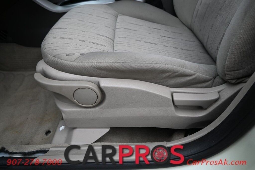 2010 Ford Focus SE - 2.0L - Automatic - Power Windows & Door Locks - Keyless Entry - Premium Sound System - Power Moonroof - Fog Lights Anchorage AK