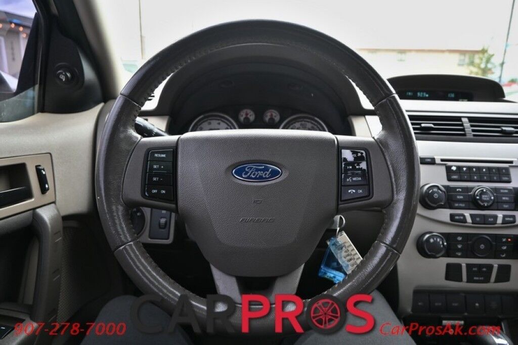 2010 Ford Focus SE - 2.0L - Automatic - Power Windows & Door Locks - Keyless Entry - Premium Sound System - Power Moonroof - Fog Lights Anchorage AK