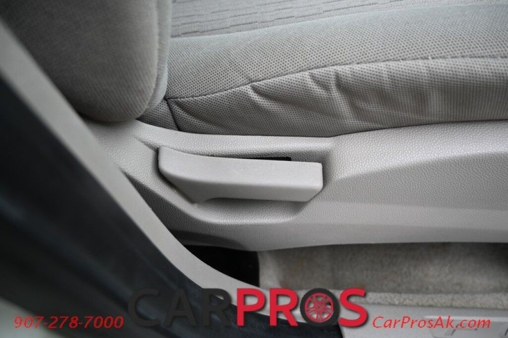 2010 Ford Focus SE - 2.0L - Automatic - Power Windows & Door Locks - Keyless Entry - Premium Sound System - Power Moonroof - Fog Lights Anchorage AK