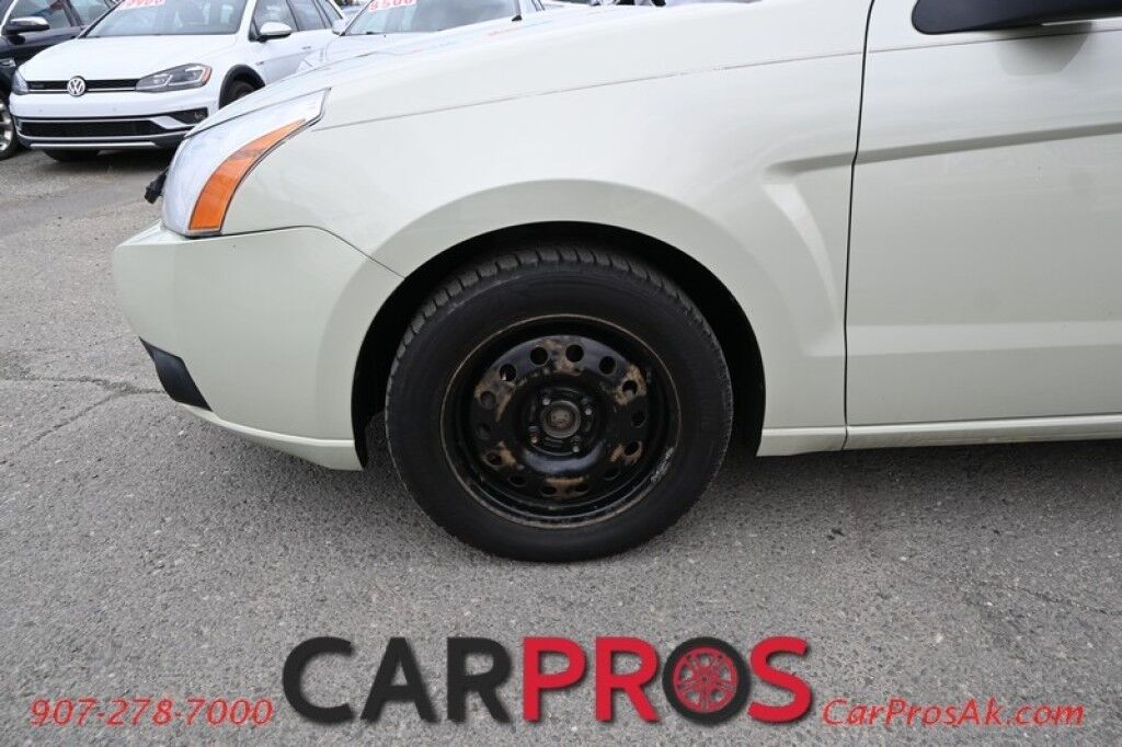2010 Ford Focus SE - 2.0L - Automatic - Power Windows & Door Locks - Keyless Entry - Premium Sound System - Power Moonroof - Fog Lights Anchorage AK