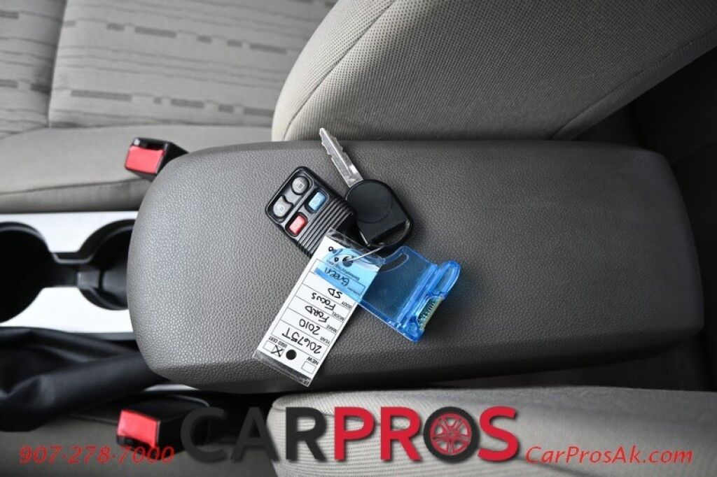 2010 Ford Focus SE - 2.0L - Automatic - Power Windows & Door Locks - Keyless Entry - Premium Sound System - Power Moonroof - Fog Lights Anchorage AK