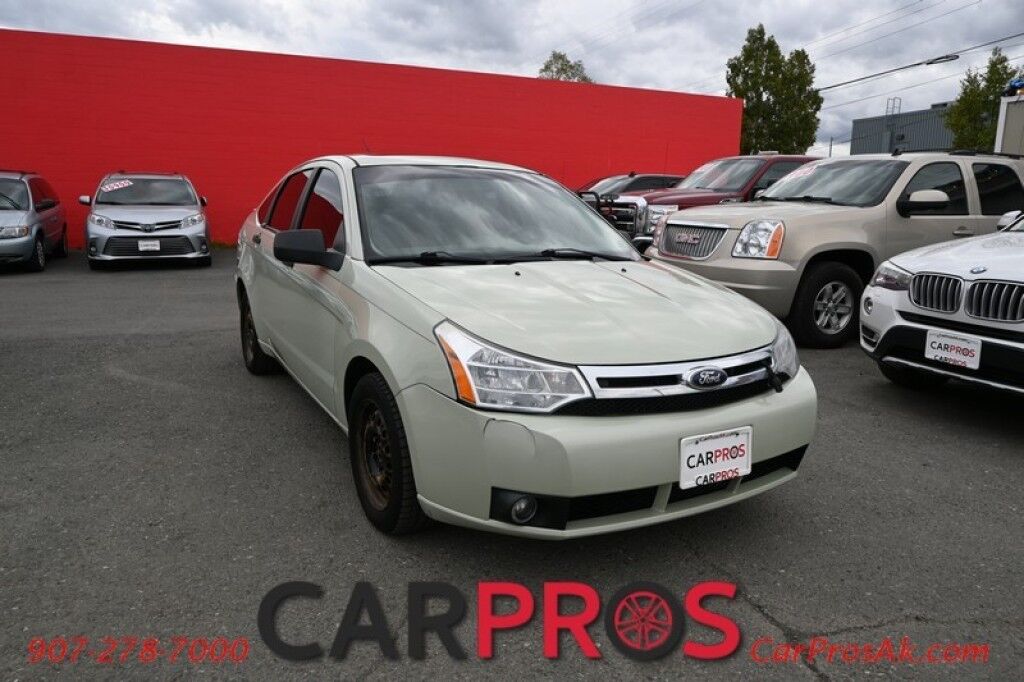 2010 Ford Focus SE - 2.0L - Automatic - Power Windows & Door Locks - Keyless Entry - Premium Sound System - Power Moonroof - Fog Lights