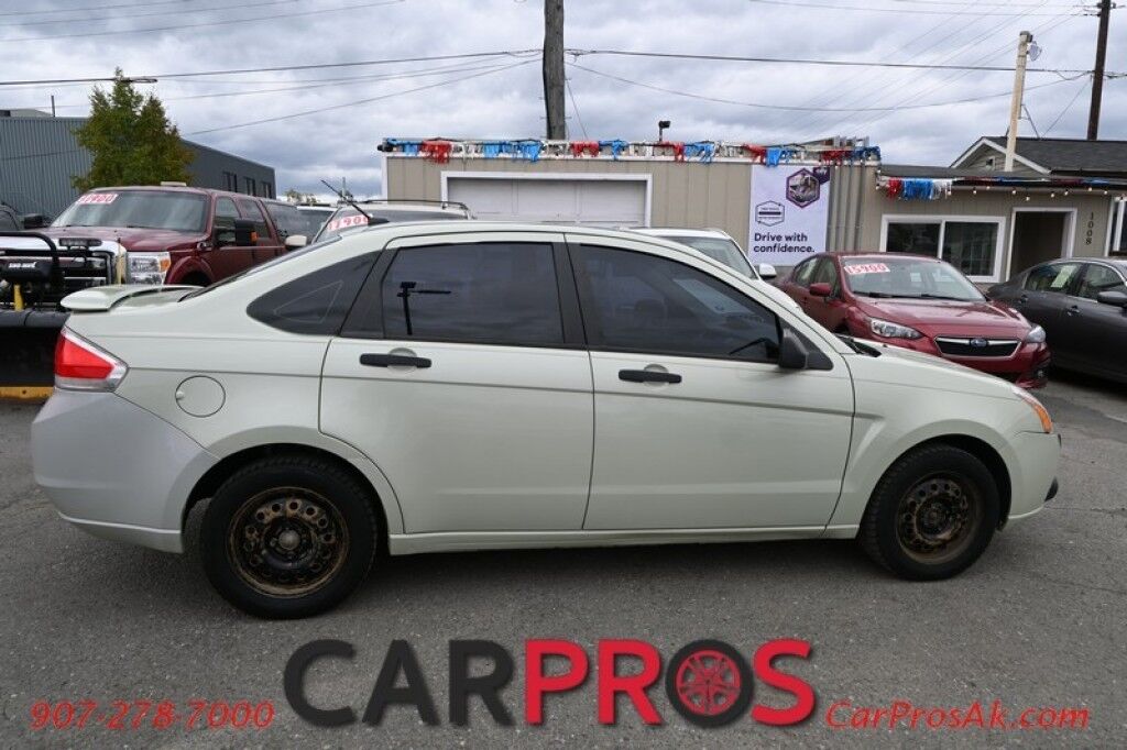 2010 Ford Focus SE - 2.0L - Automatic - Power Windows & Door Locks - Keyless Entry - Premium Sound System - Power Moonroof - Fog Lights Anchorage AK