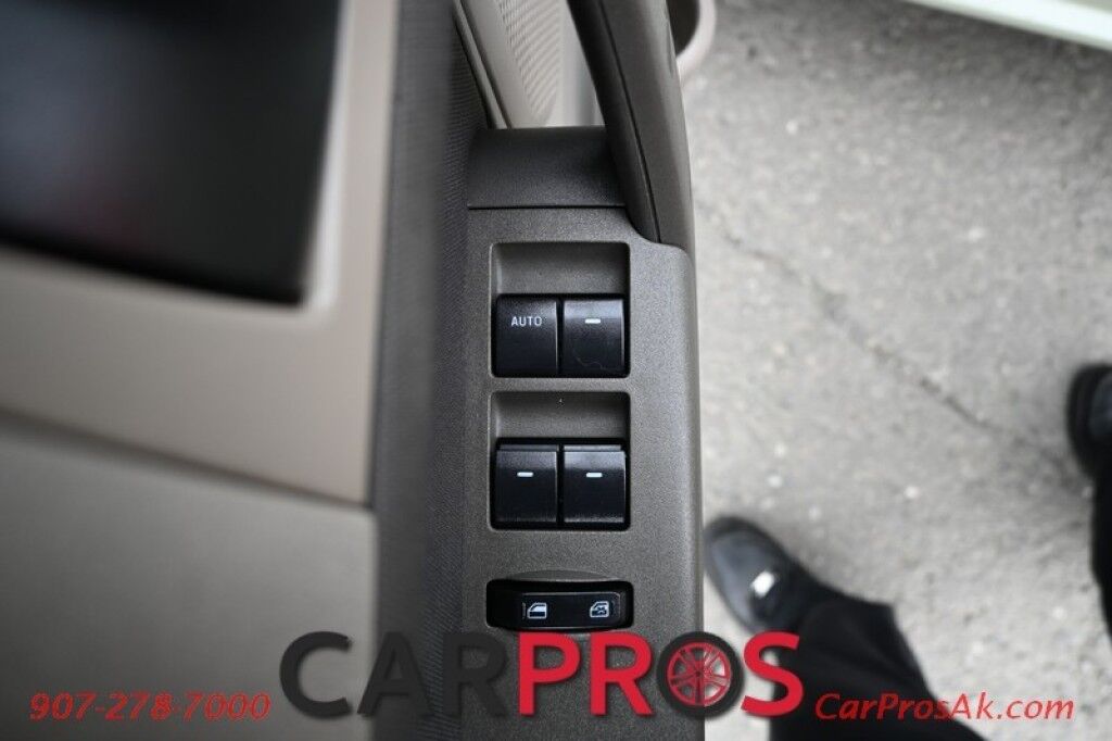 2010 Ford Focus SE - 2.0L - Automatic - Power Windows & Door Locks - Keyless Entry - Premium Sound System - Power Moonroof - Fog Lights Anchorage AK