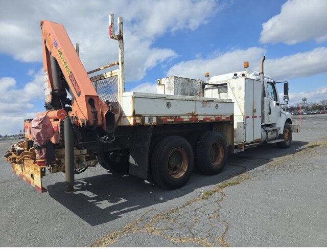 2010 Freightliner No Model M2 XCab with Palfinger Crane