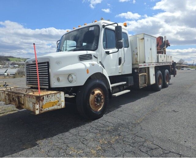 2010 Freightliner No Model M2 XCab with Palfinger Crane