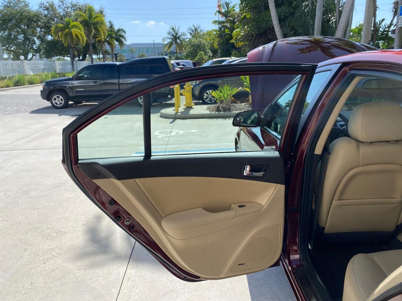 2010 Hyundai Sonata Limited LOW MILES 27,381 1 OWNER Pompano Beach FL