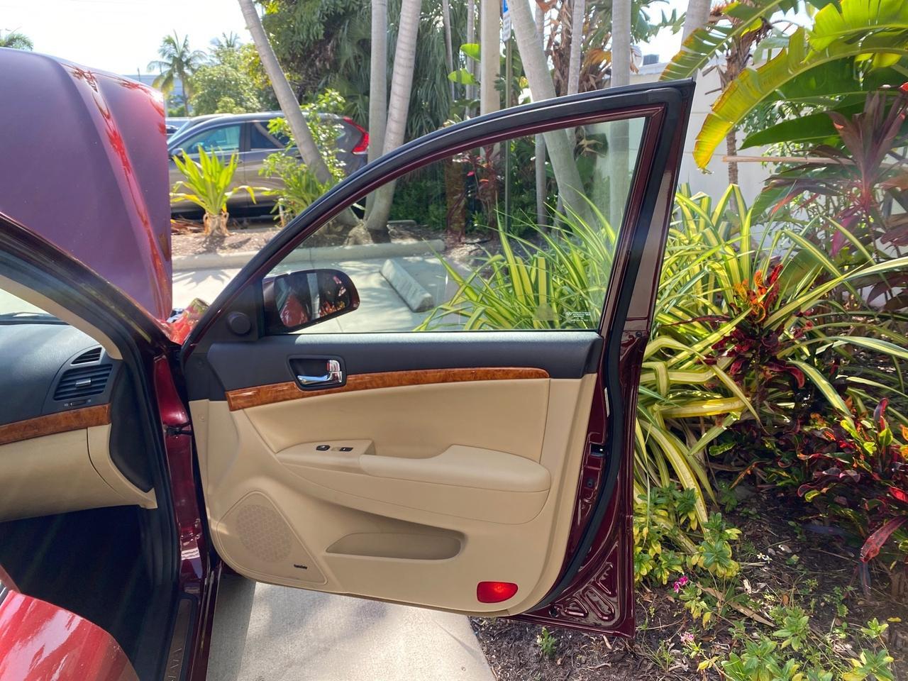 2010 Hyundai Sonata Limited LOW MILES 27,381 1 OWNER Pompano Beach FL