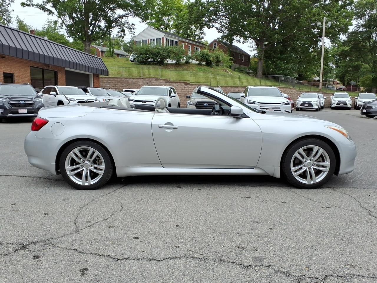 2010 INFINITI G37 Convertible Sport