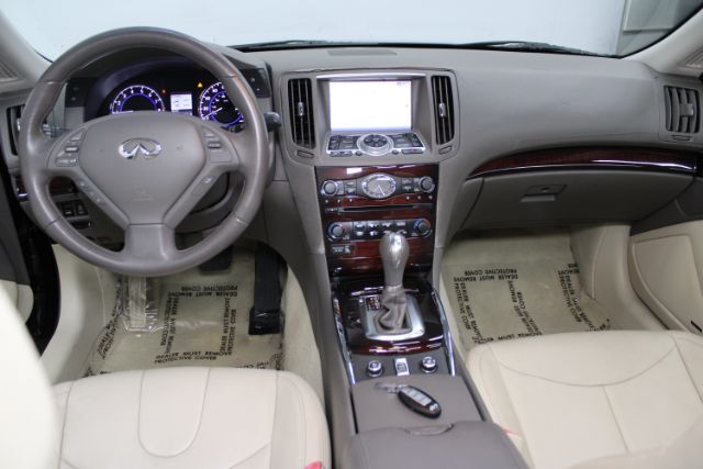 2010 INFINITI G37 Luxury