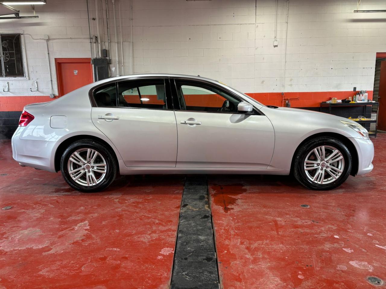 2010 INFINITI G37x Base