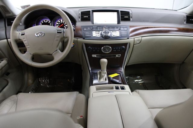 2010 INFINITI M35 Luxury