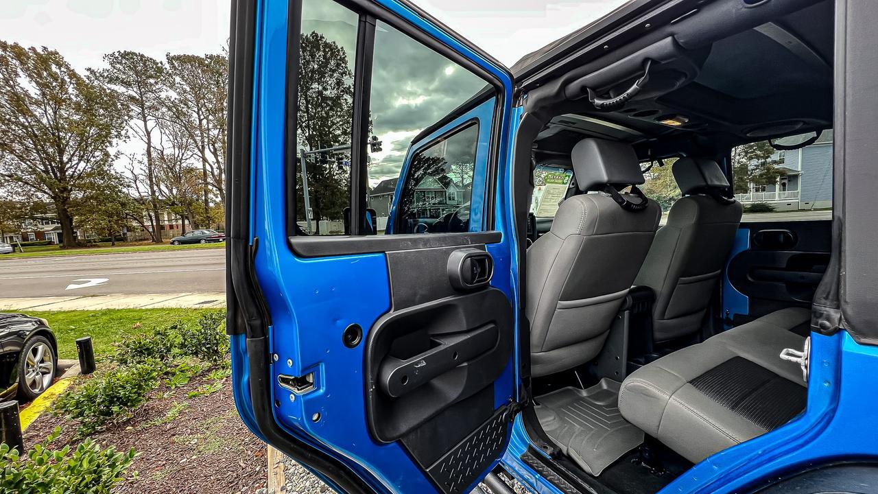 2010 JEEP WRANGLER UNLIMITED SAHARA 4X4 LIFTED, USB PORT, TOW PACKAGE