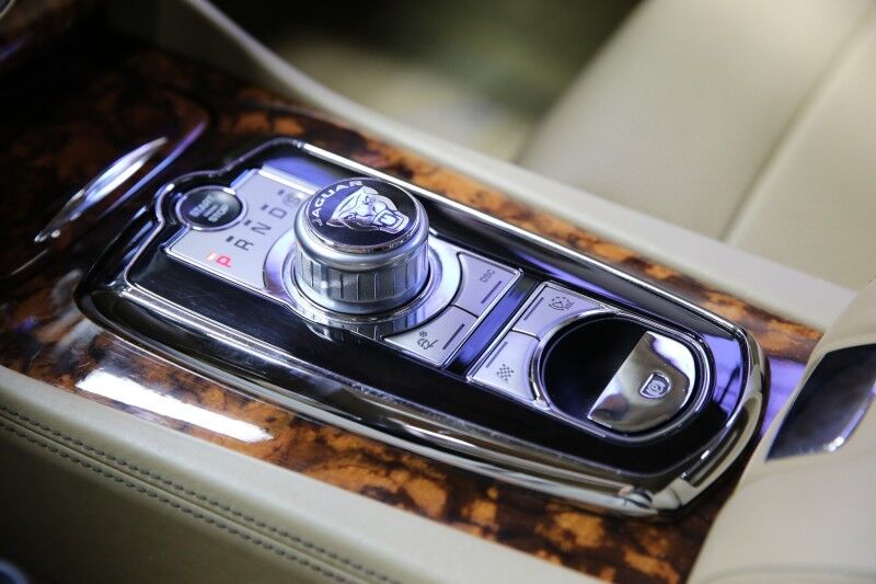 2010 Jaguar XK XKR Portfolio photo 23