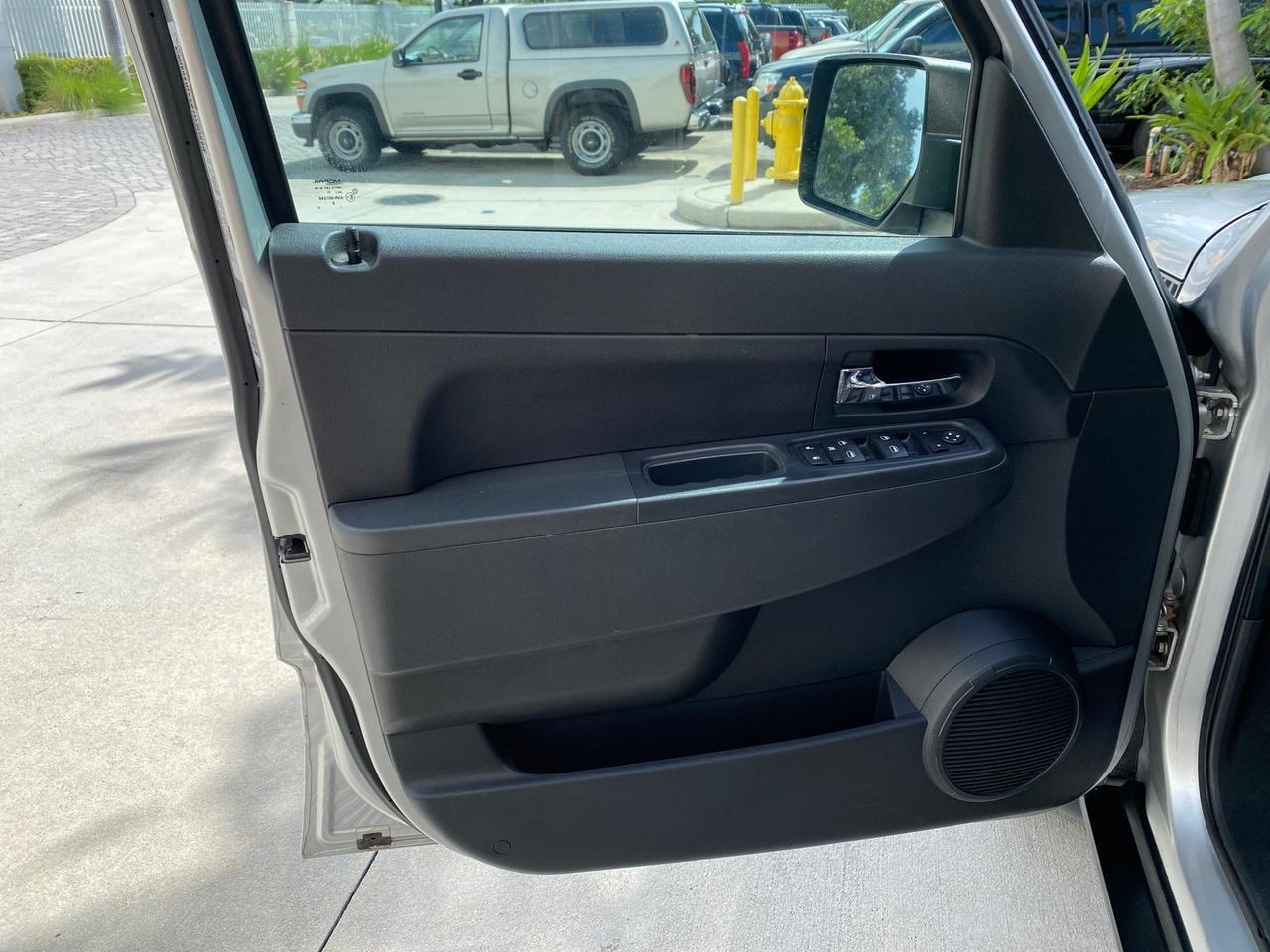 2010 Jeep Liberty Sport 4WD NO ACCIDENTS Pompano Beach FL