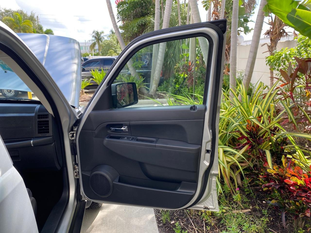 2010 Jeep Liberty Sport 4WD NO ACCIDENTS Pompano Beach FL