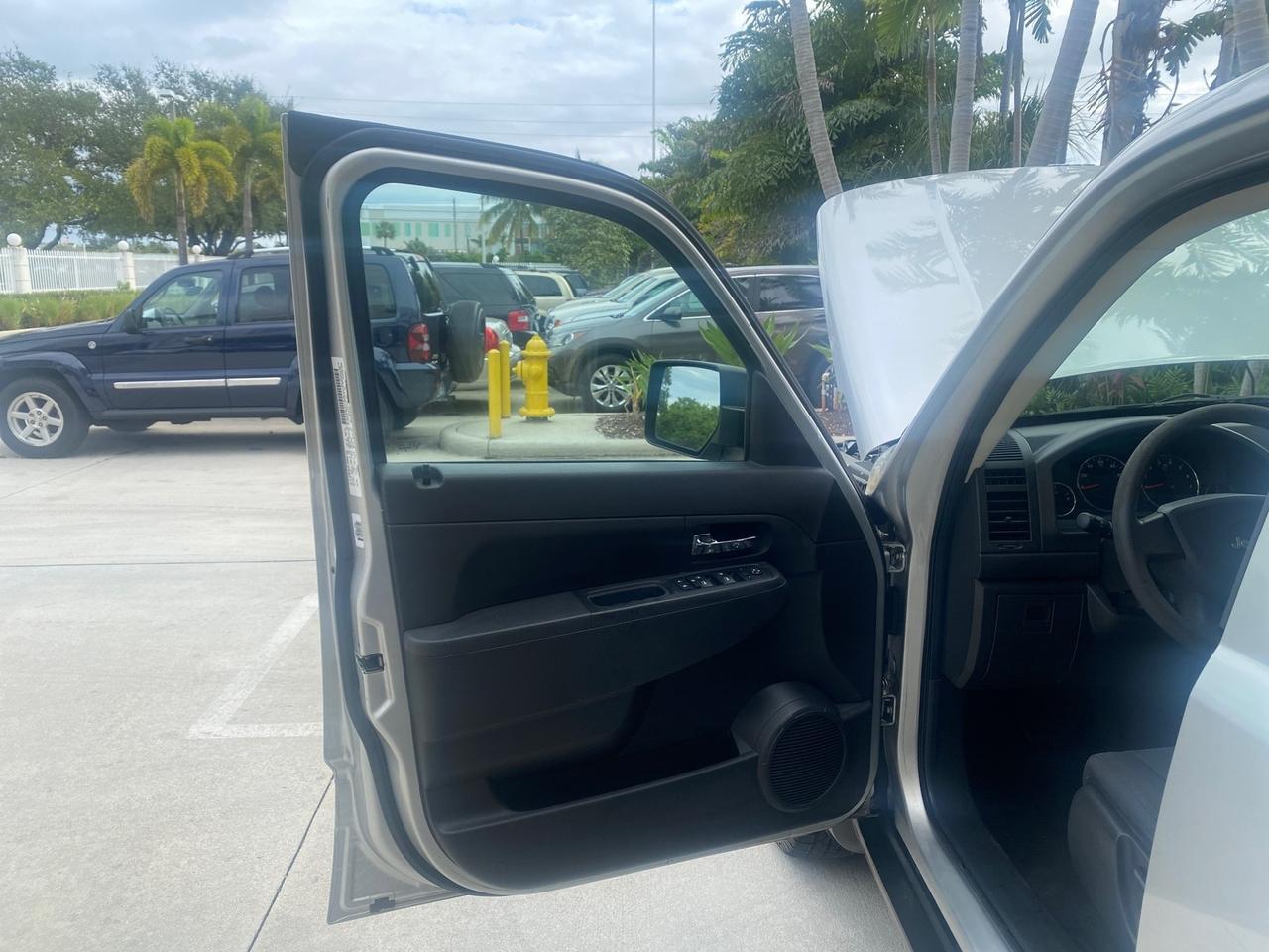 2010 Jeep Liberty Sport 4WD NO ACCIDENTS Pompano Beach FL