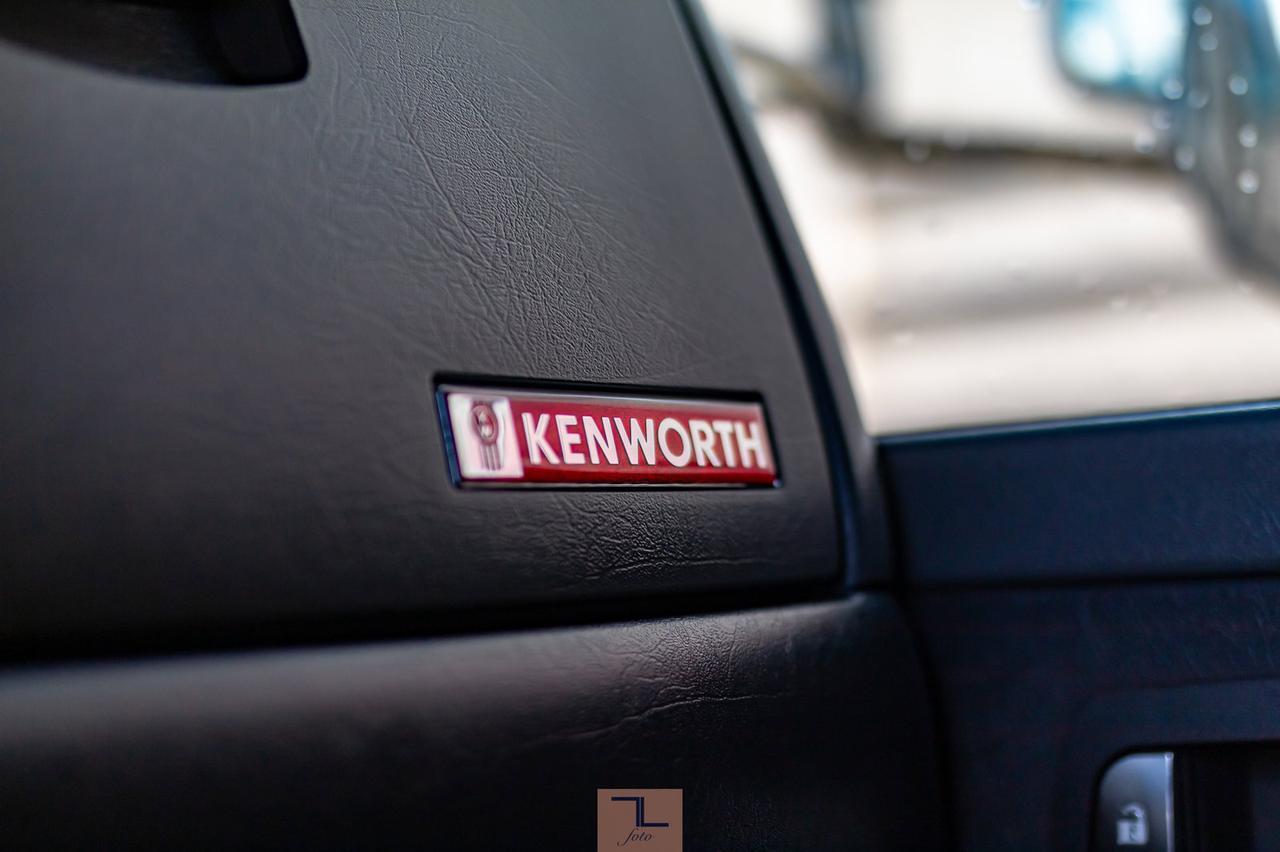 2010 Kenworth T-800 Tractor Sleeper Cab & Chassis Red Deer AB