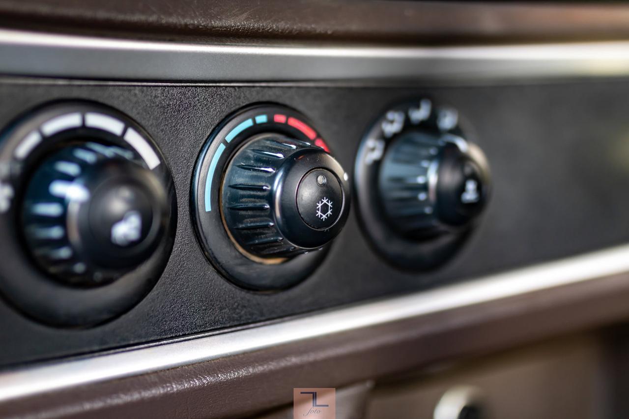 2010 Kenworth T-800 Tractor Sleeper Cab & Chassis Red Deer AB