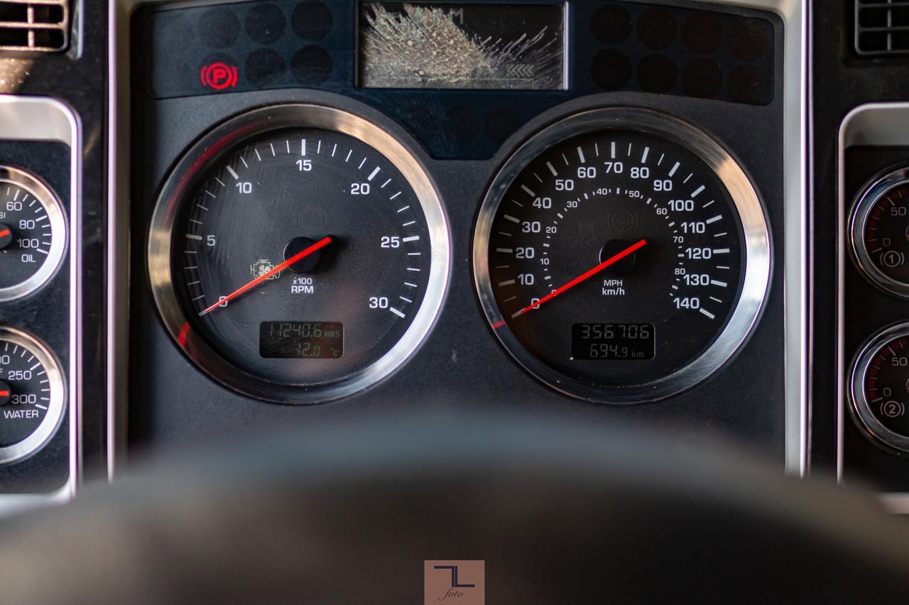 2010 Kenworth T-800 Tractor Sleeper Cab & Chassis Red Deer AB