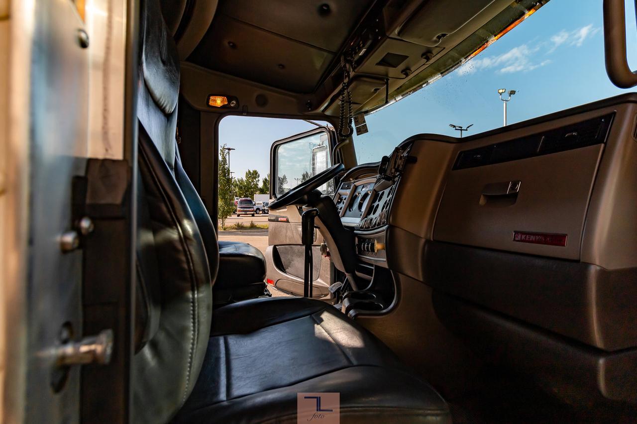 2010 Kenworth T-800 Tractor Sleeper Cab & Chassis Red Deer AB