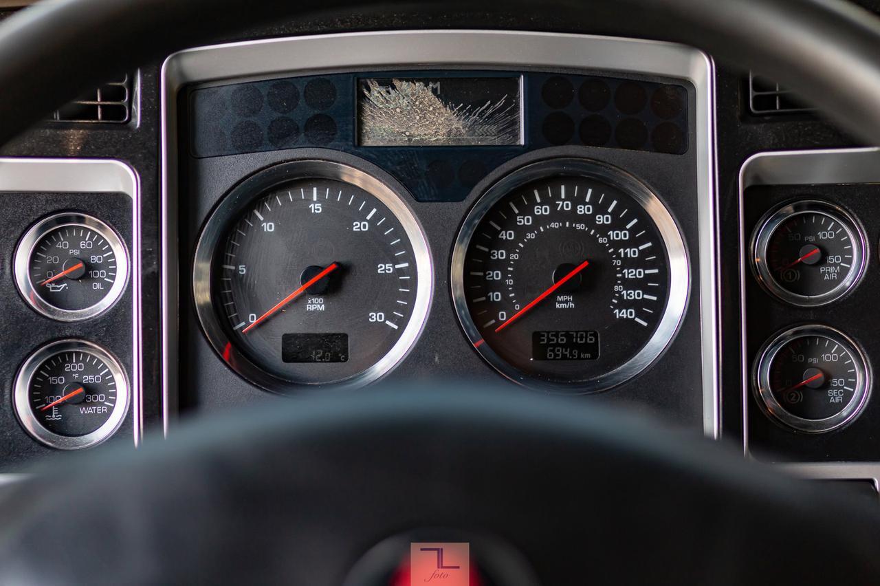 2010 Kenworth T-800 Tractor Sleeper Cab & Chassis Red Deer AB