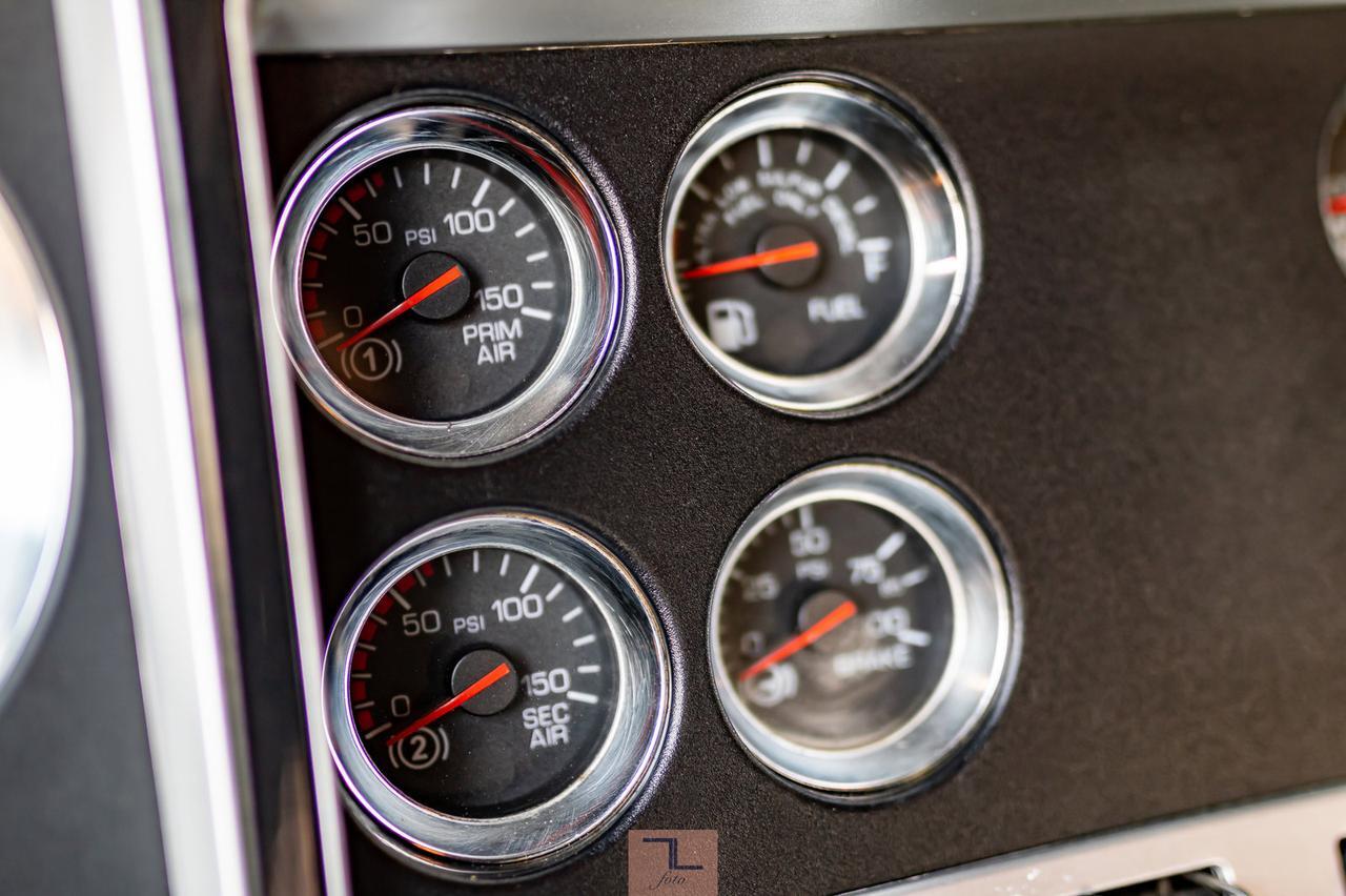 2010 Kenworth T-800 Tractor Sleeper Cab & Chassis Red Deer AB