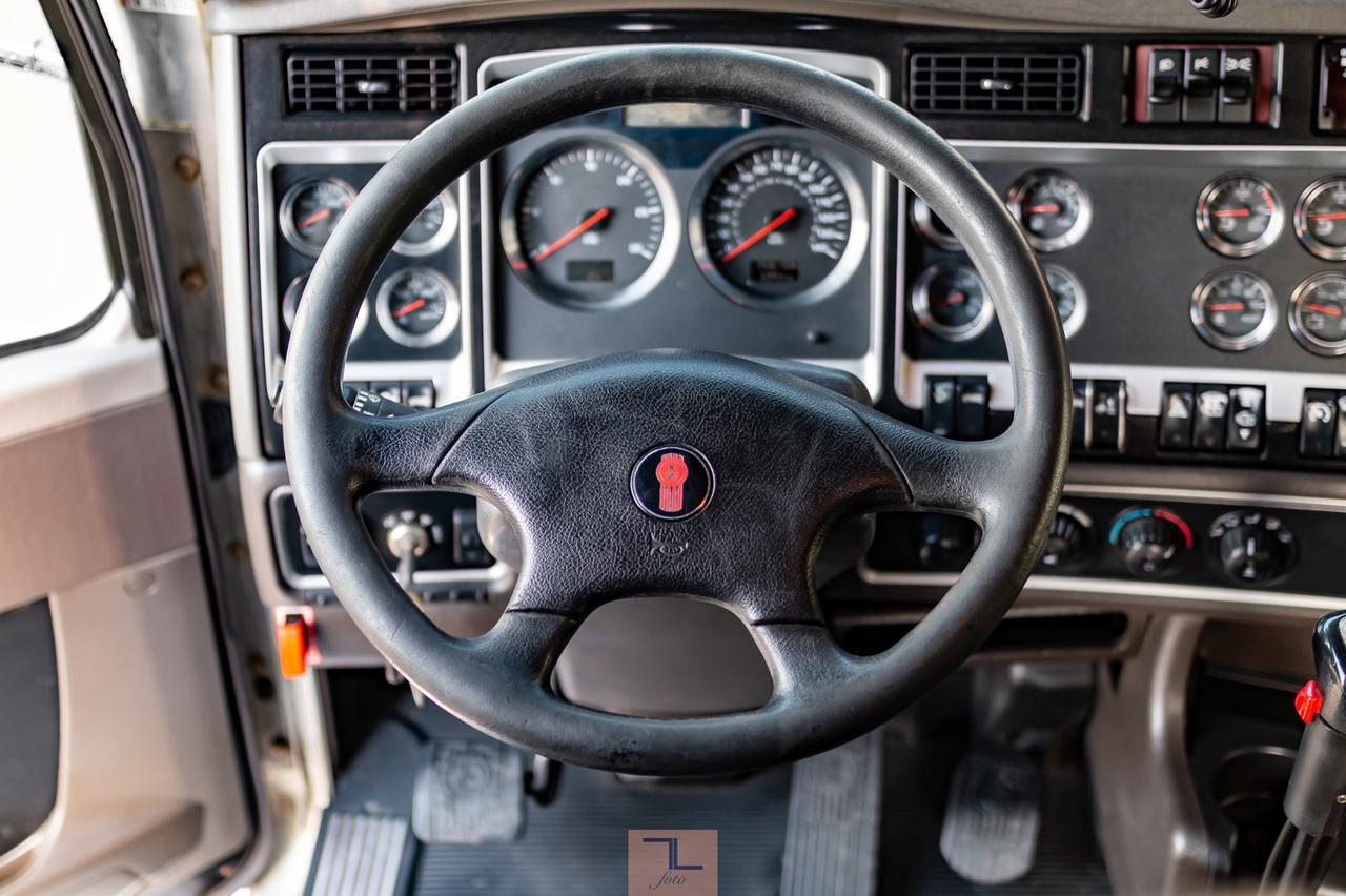 2010 Kenworth T-800 Tractor Sleeper Cab & Chassis Red Deer AB