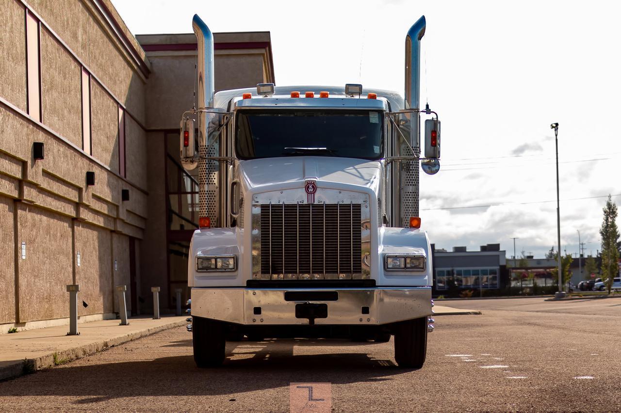 2010 Kenworth T-800 Tractor Sleeper Cab & Chassis Red Deer AB