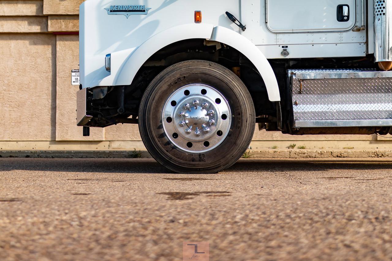 2010 Kenworth T-800 Tractor Sleeper Cab & Chassis Red Deer AB