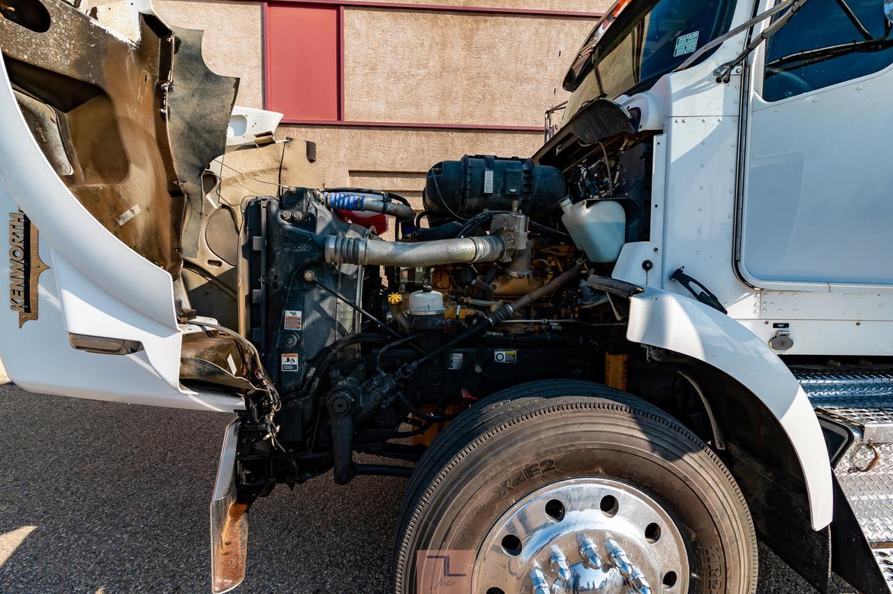 2010 Kenworth T-800 Tractor Sleeper Cab & Chassis Red Deer AB
