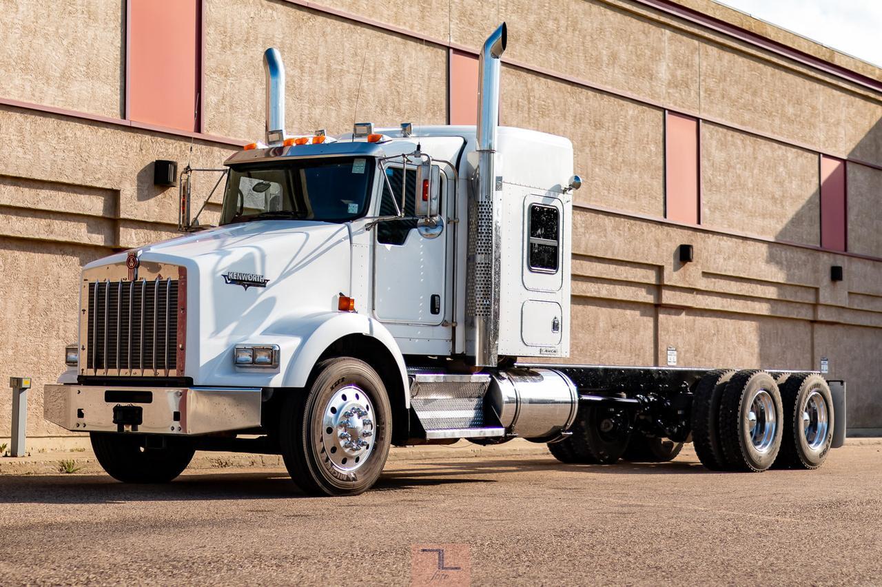 2010 Kenworth T-800 Tractor Sleeper Cab & Chassis Red Deer AB