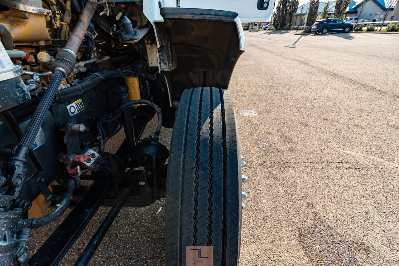 2010 Kenworth T-800 Tractor Sleeper Cab & Chassis Red Deer AB