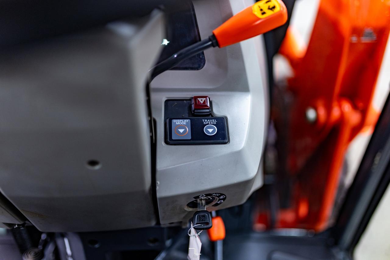 2010 Kubota L4740D HSTC 4WD Tractor Loader Diesel Cab Red Deer AB