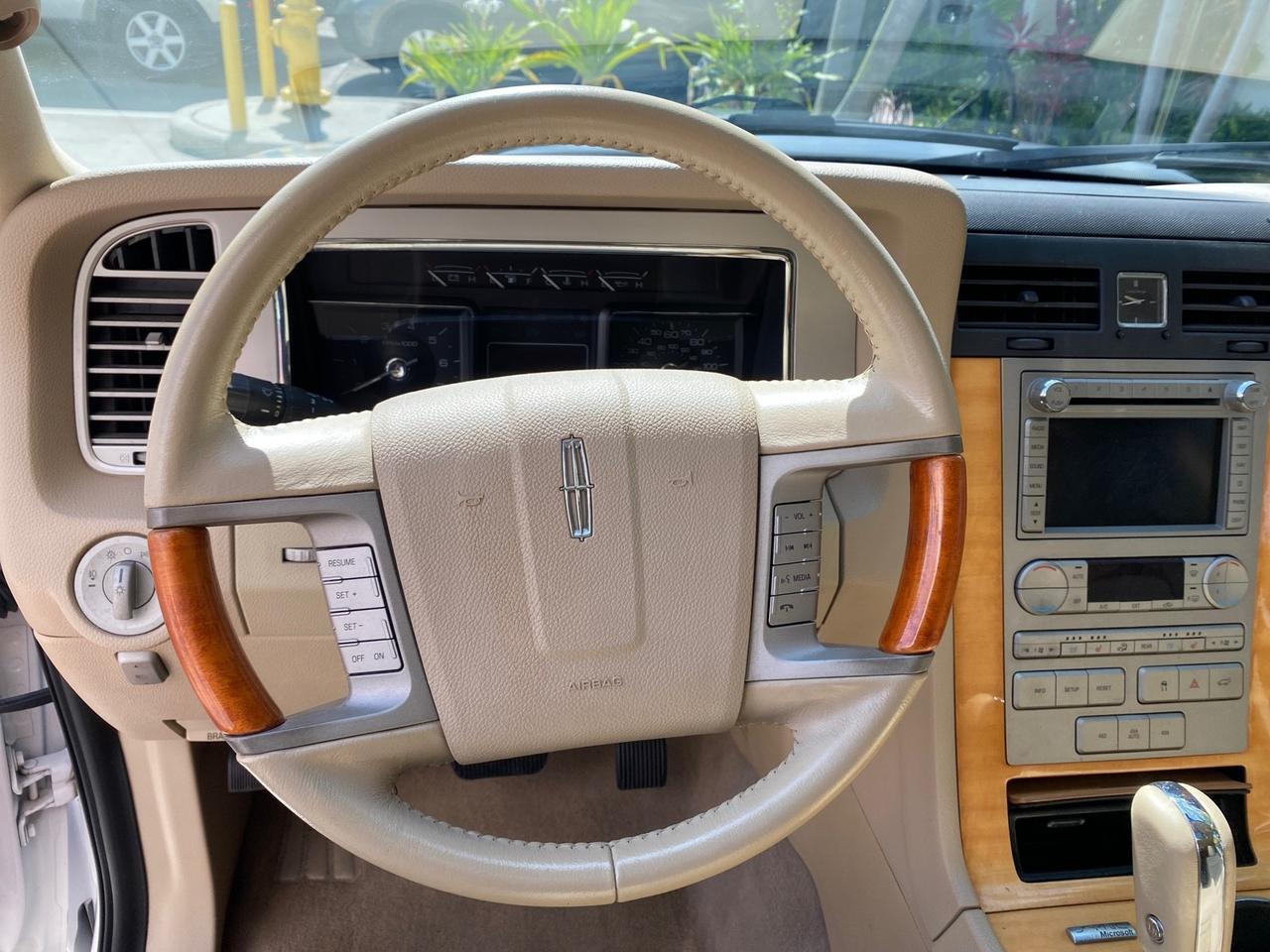 2010 Lincoln Navigator 4WD SUNROOF LOW MILES 31,209 Pompano Beach FL