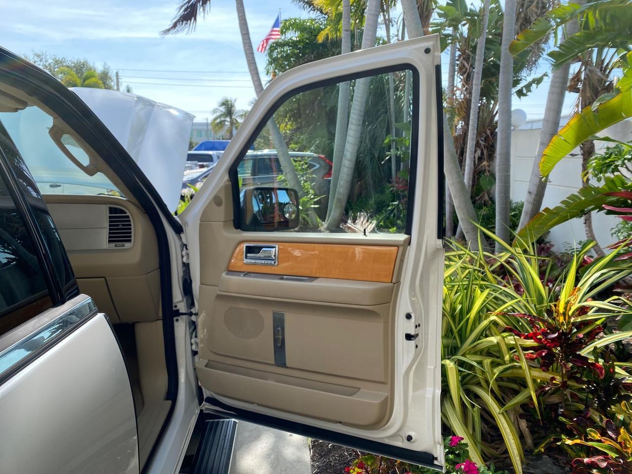 2010 Lincoln Navigator 4WD SUNROOF LOW MILES 31,209 Pompano Beach FL