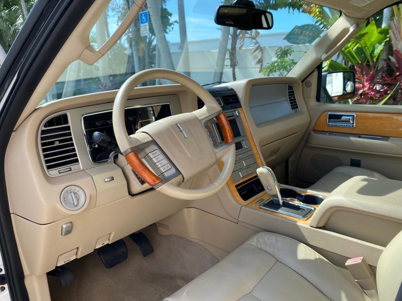 2010 Lincoln Navigator 4WD SUNROOF LOW MILES 31,209 Pompano Beach FL
