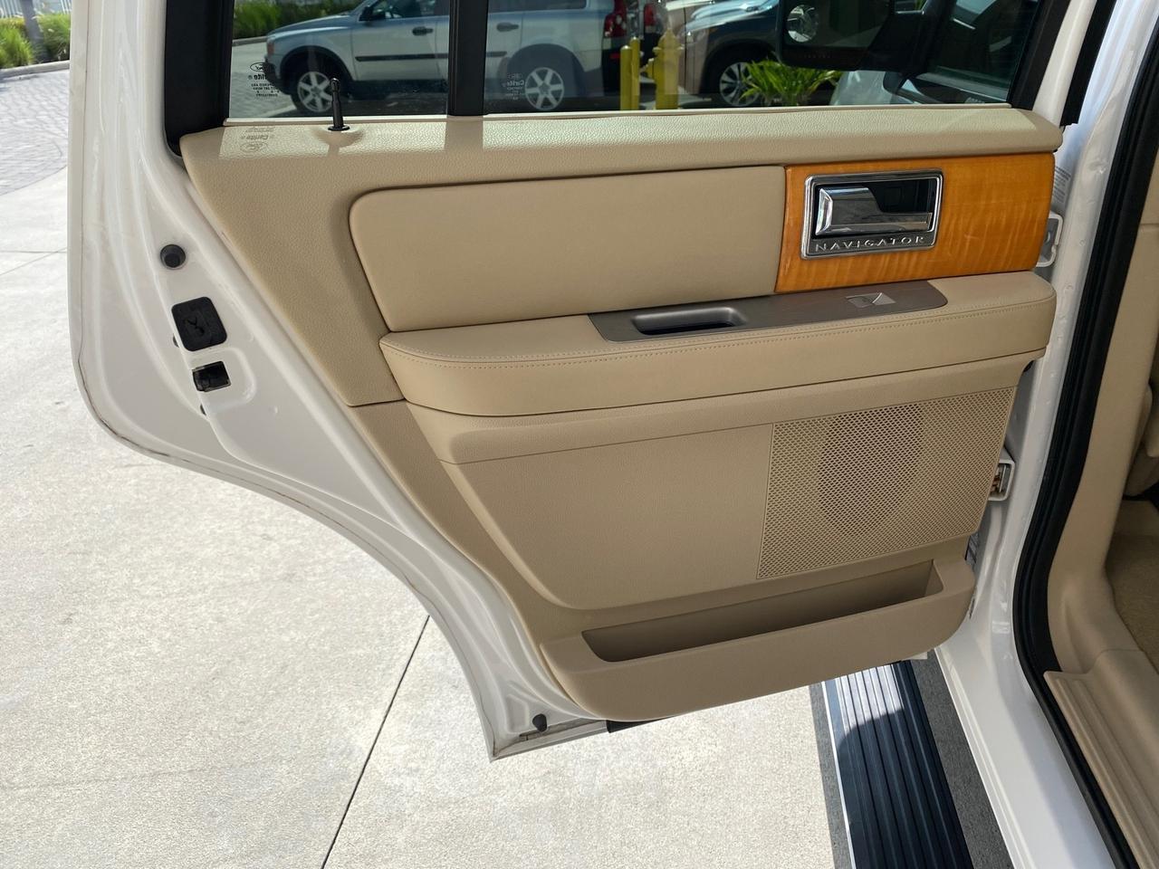 2010 Lincoln Navigator 4WD SUNROOF LOW MILES 31,209 Pompano Beach FL