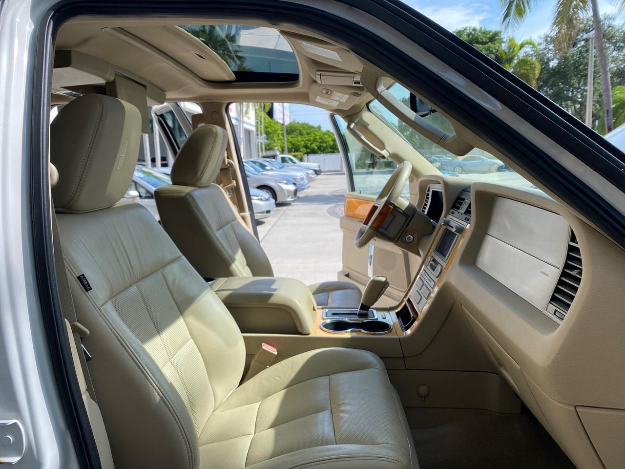 2010 Lincoln Navigator 4WD SUNROOF LOW MILES 31,209 Pompano Beach FL