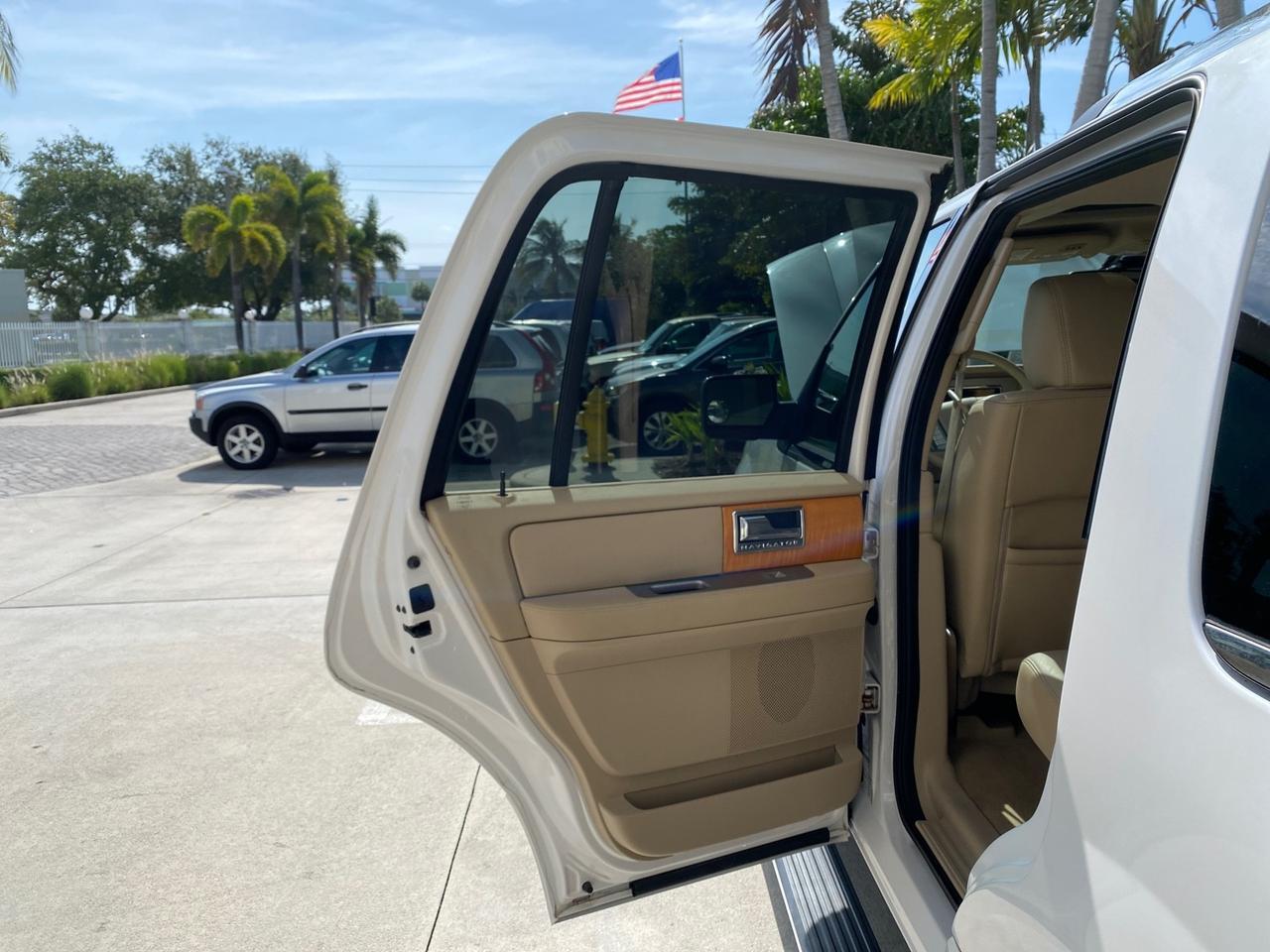 2010 Lincoln Navigator 4WD SUNROOF LOW MILES 31,209 Pompano Beach FL