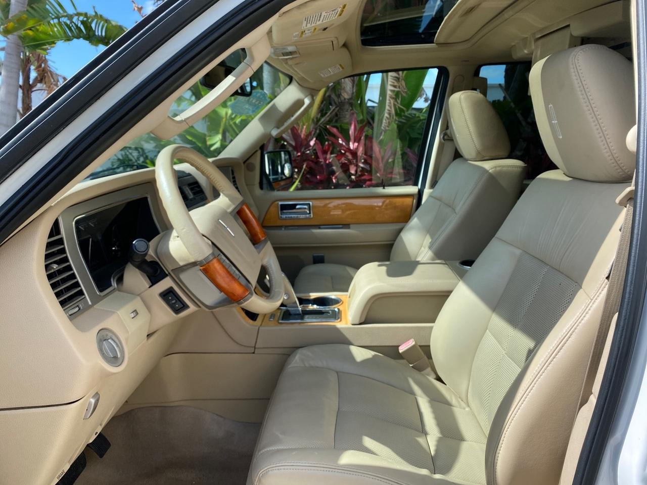2010 Lincoln Navigator 4WD SUNROOF LOW MILES 31,209 Pompano Beach FL