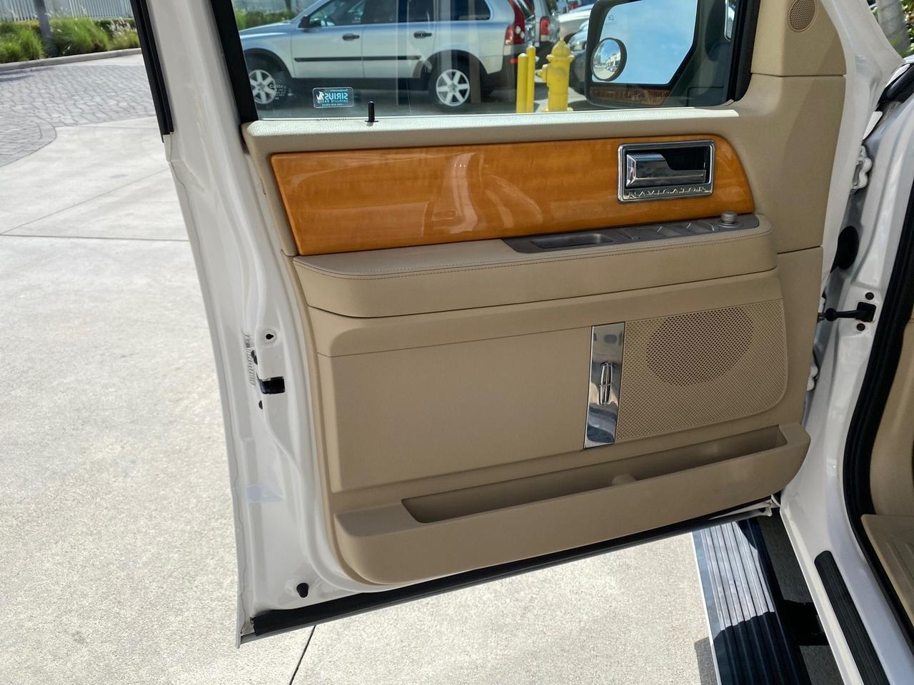 2010 Lincoln Navigator 4WD SUNROOF LOW MILES 31,209 Pompano Beach FL