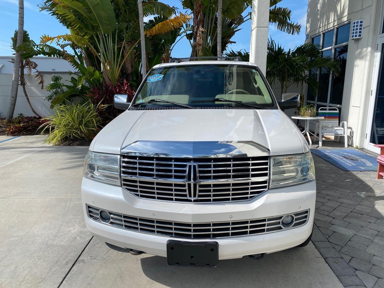 2010 Lincoln Navigator 4WD SUNROOF LOW MILES 31,209